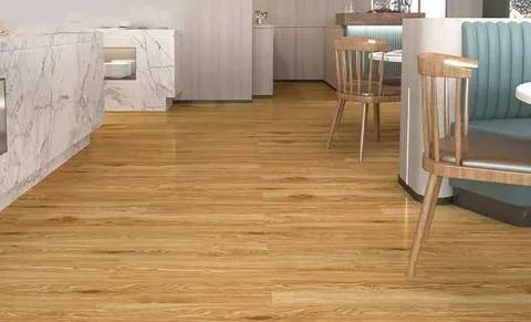 How Dubai’s Coastal Humidity Affects Vinyl Plank Expansion Rates