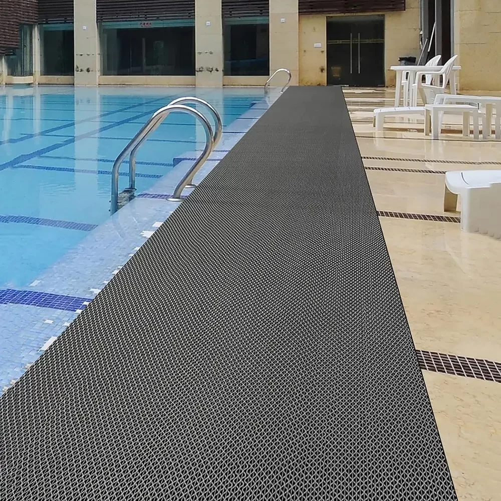 Swimming pool mat
