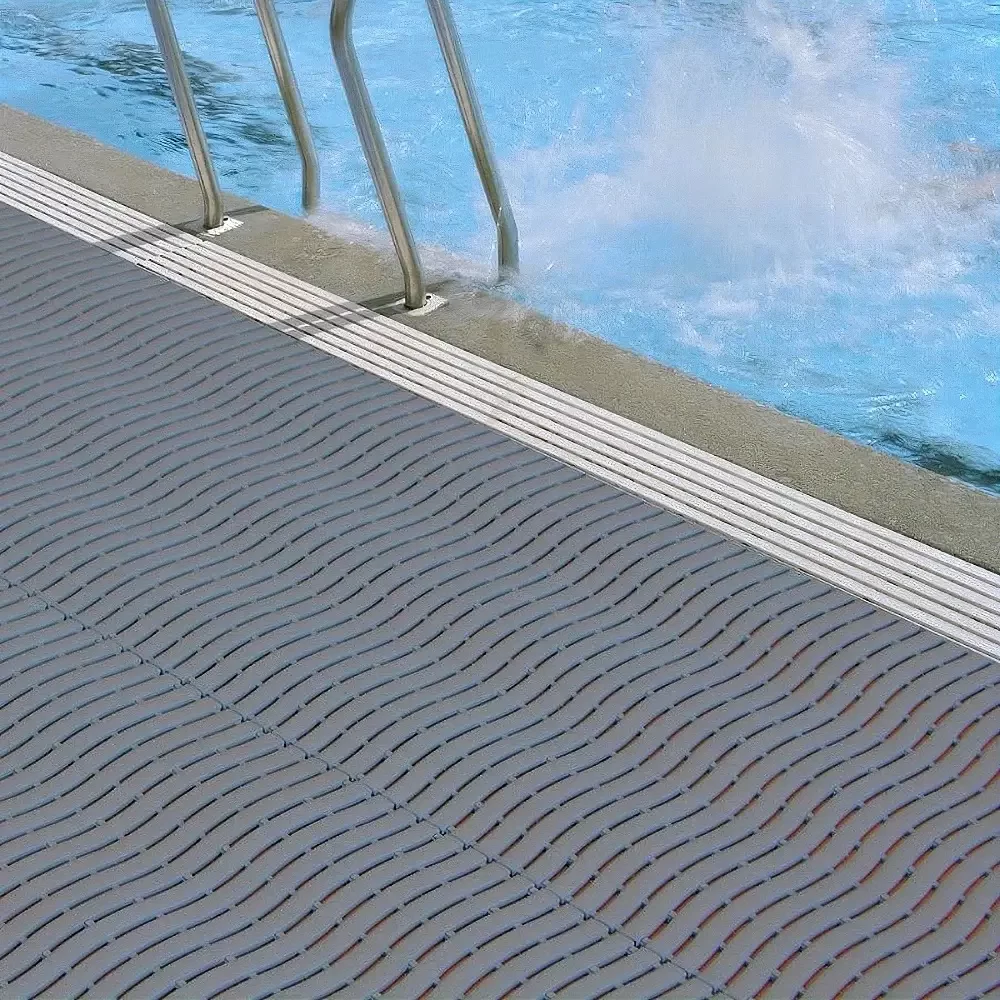 Swimming pool mat
